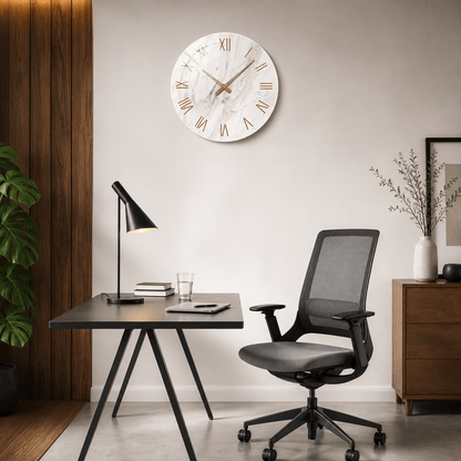 Sofello Horloge murale design marbre blanc chiffres romains dorés, verre trempé silencieuse 30/35/40 cm salon