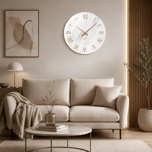Sofello Horloge murale design marbre blanc chiffres romains dorés, verre trempé silencieuse 30/35/40 cm salon