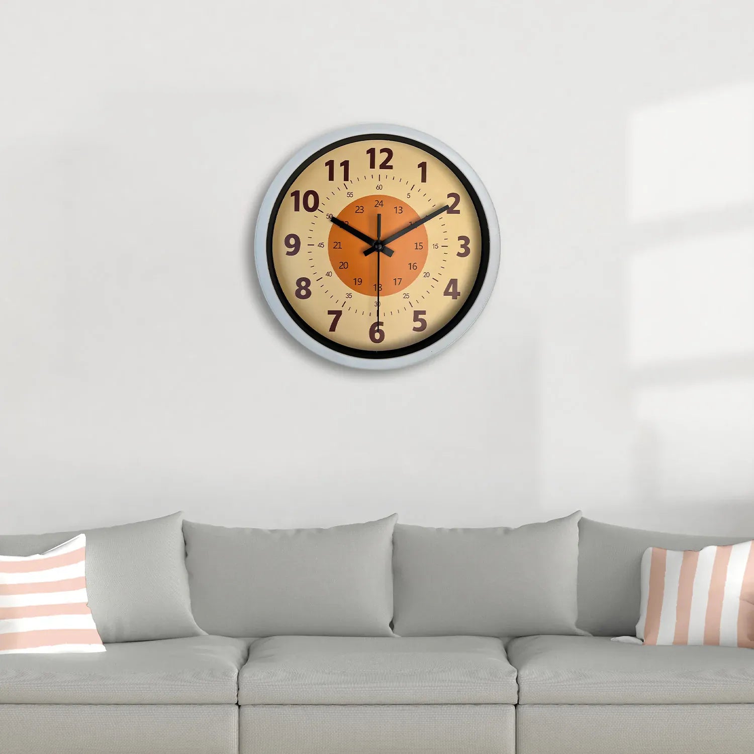 Sofello Horloge murale design moderne fond orange motif nature morte, horloge murale plastique et verre pour salon, chambre, cuisine - 3 tailles 20 à 36 cm