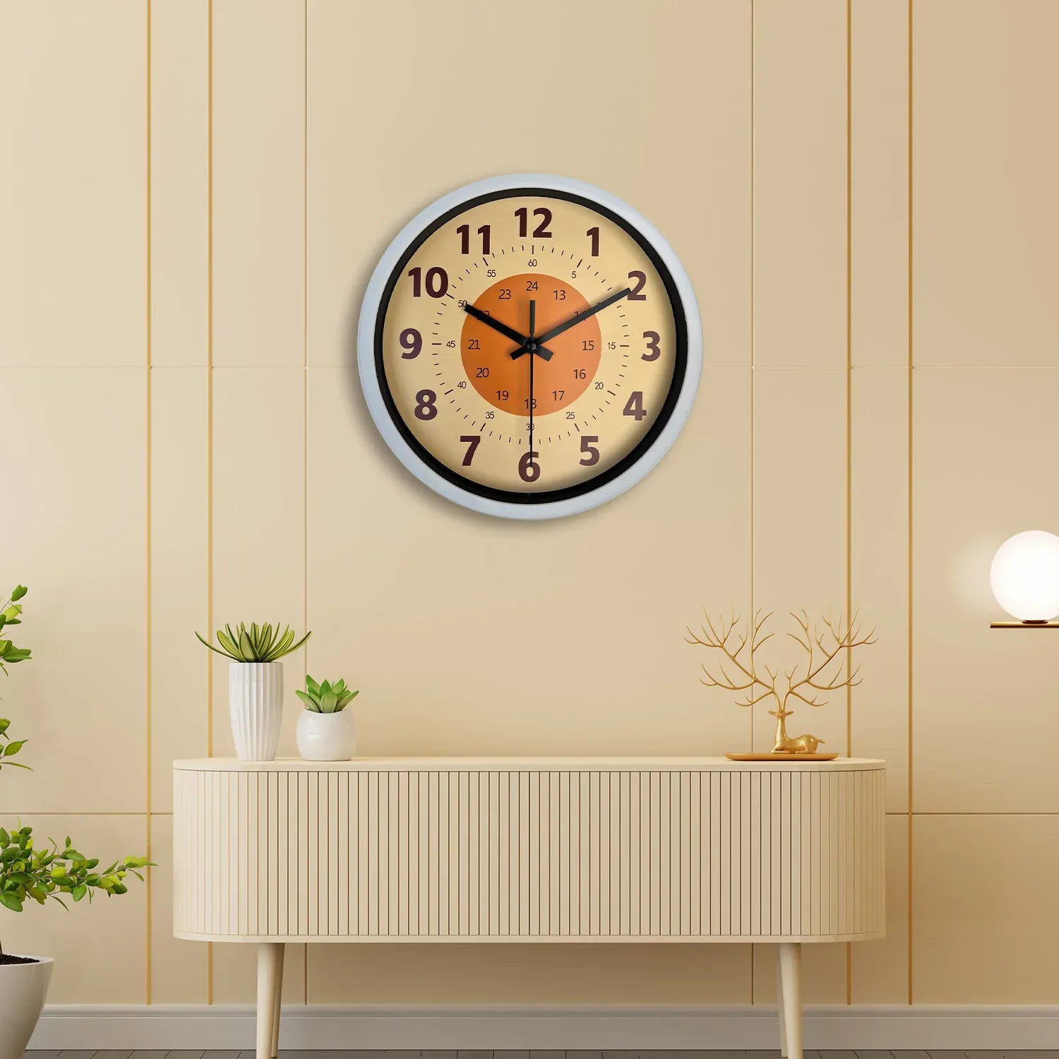 Sofello Horloge murale design moderne fond orange motif nature morte, horloge murale plastique et verre pour salon, chambre, cuisine - 3 tailles 20 à 36 cm