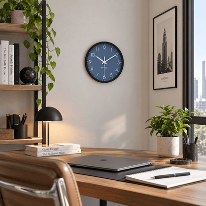 Sofello Horloge murale moderne silencieuse bleu foncé - horloge murale design ronde plastique/verre salon chambre cuisine
