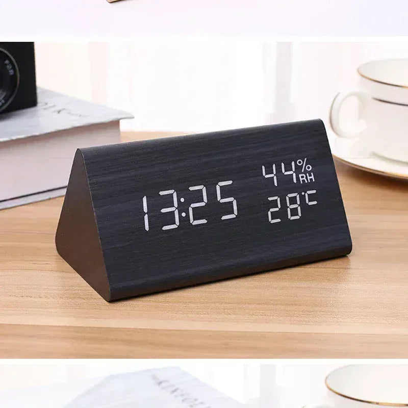 Sofello Réveil matin digital bois triangle, LED température humidité date, réveil lumineux chambre