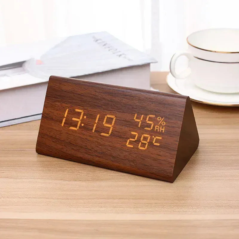 Sofello Réveil matin digital bois triangle, LED température humidité date, réveil lumineux chambre